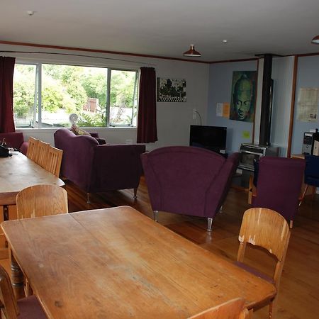 Riverstone Lodge Turangi Extérieur photo The common room at the centre