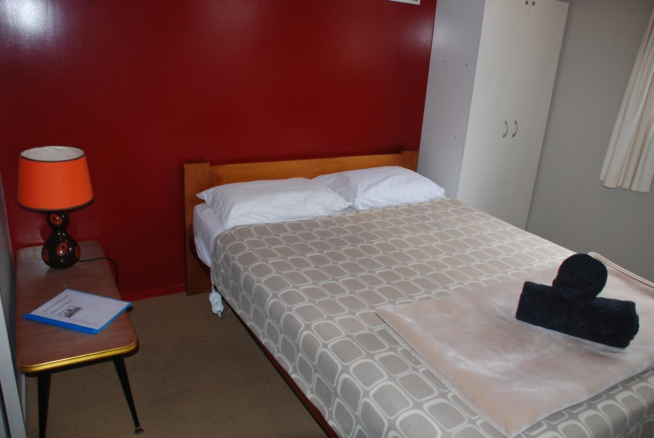 Riverstone Lodge Turangi Extérieur photo A room at the hotel