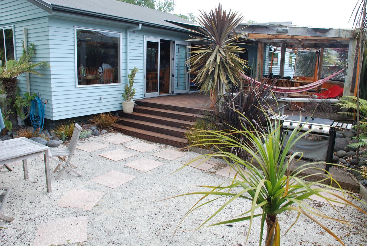 Riverstone Lodge Turangi Extérieur photo A modern bach in Wellington, New Zealand