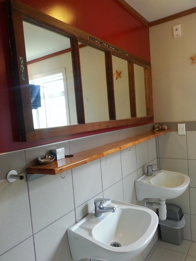 Riverstone Lodge Turangi Extérieur photo Bathroom in the hotel