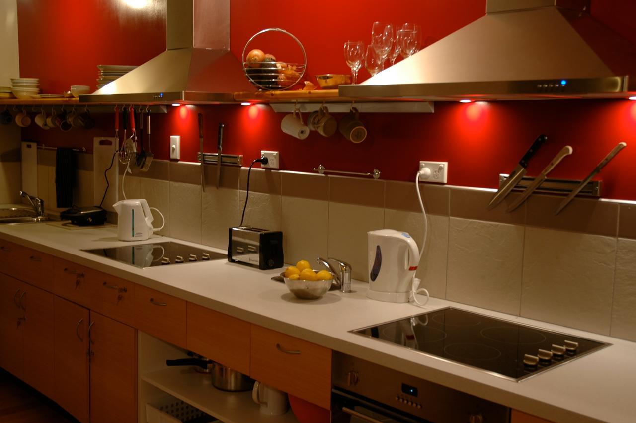 Riverstone Lodge Turangi Extérieur photo A modern kitchen